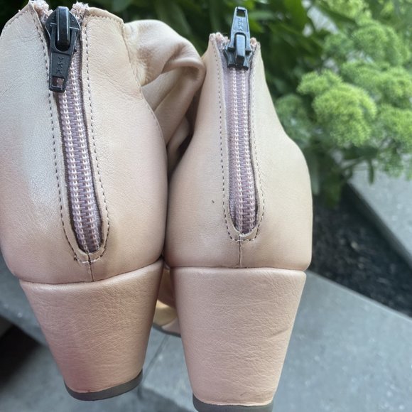 Bueno Women's Iona Metallic Pale Pink Leather W/Rose Metallic Size 37 - Picture 13 of 14